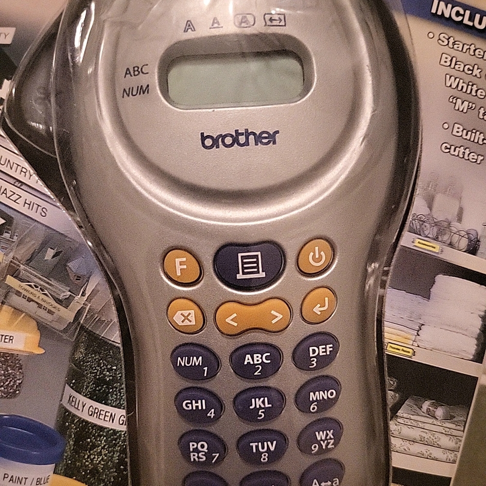 Brother P-Touch Labeling System - Silver - Picture 2 of 5